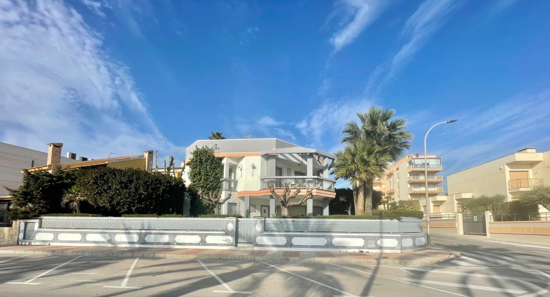 property image #1